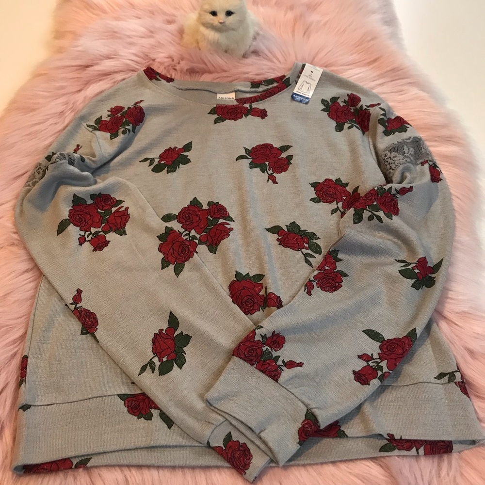 Roses are red!   Beautiful long sleeved top